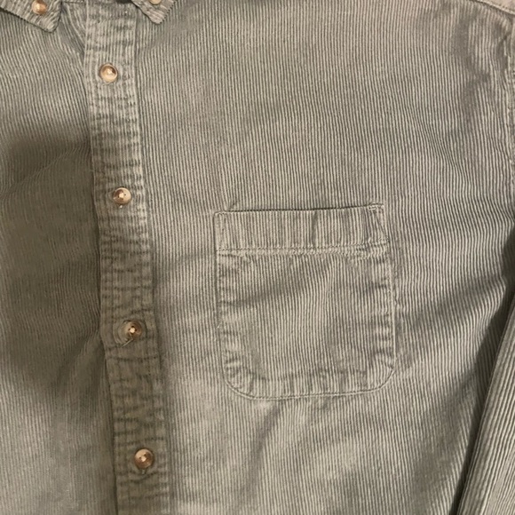 ASOS DESIGN oversized 90s style cord shirt in sage green - Picture 8 of 9